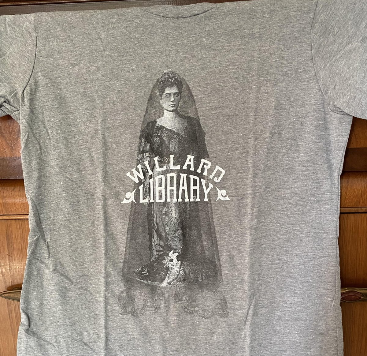 Cerydwyn13's tweet photo. There are many theories of who the Gray Lady may be. She's shy and doesn't appear often. A young woman who drowned in the now-defunct Wabash-Erie Canal, a descendant of Willard Carpenter, or someone else with a bone to pick. #WillardLibrary #GrayLady #Ghost https://t.co/Cw5ex7RLCd