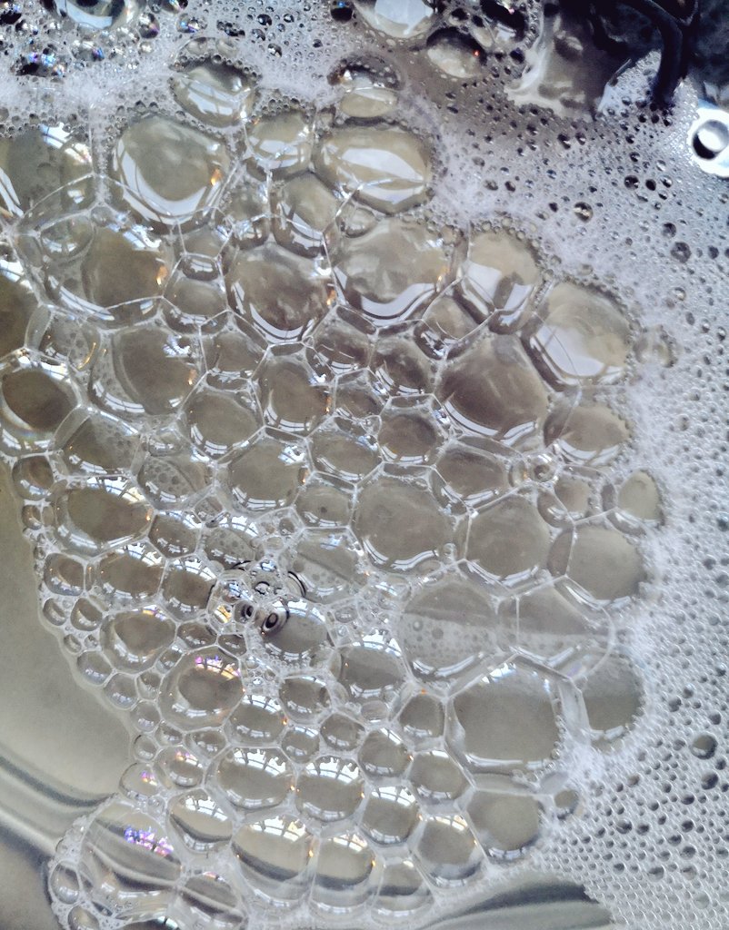 oldseawitch's tweet photo. I love bubbles, but these are fucking horrible😬 https://t.co/UQscaVRtxJ