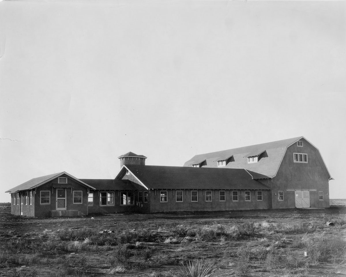 TracesofTexas's tweet photo. The Dairy Barn, built in 1926 at Texas Tech,  allowed for the payment of tuition through milk sales from cattle that were brought by students to the college. Students could bring up to three cows to campus and house them in the barn.  It has been restored:
https://t.co/NRhSi8YjAM https://t.co/rAUVC10gyi