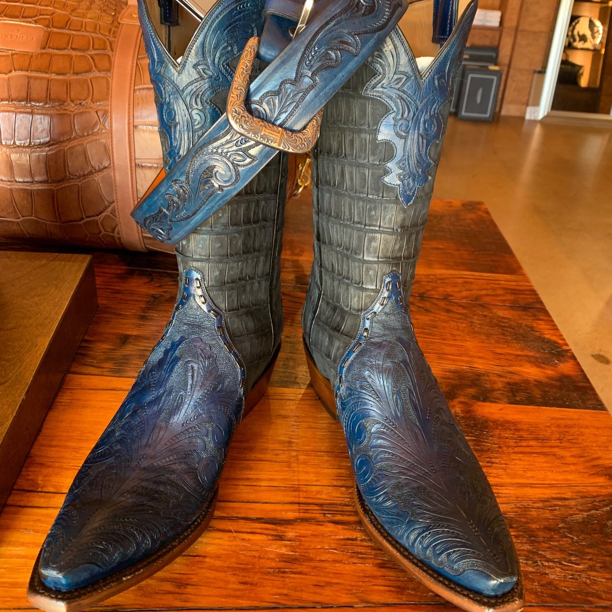 peytonmcnully's tweet photo. My newest @Lucchese1883 designed with #CowboyCool Heath Calhoun arrived today. Handmade triad style with suede π croc upper. https://t.co/Qb4vaUzm6f