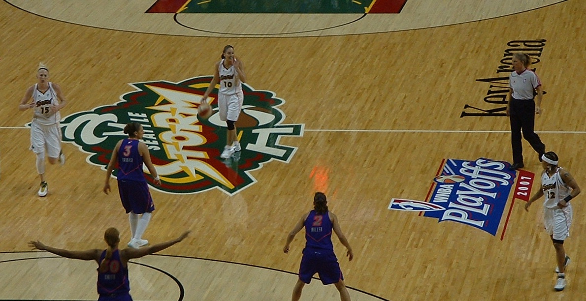 40! Happy BDay Sue Bird. JL (pic from 07 playoffs with LJ) 