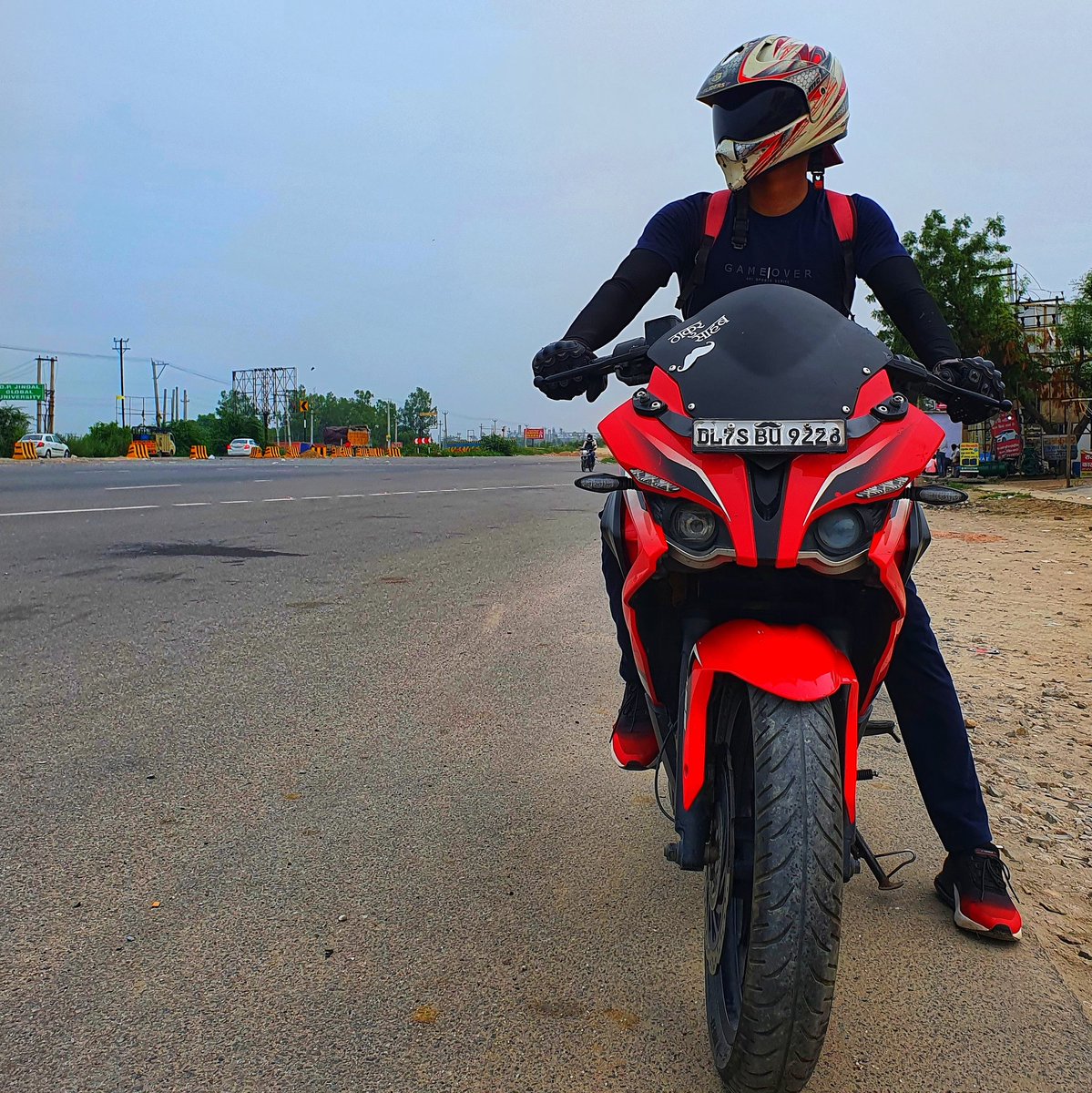 MukulTh05676066's tweet image. Me : you know what....
        RS is loveeeee😍😍😍😍🌍

My friend  :: yeah bro(ROYAL STAG)🍾 is Awesome🍾🍾🍻🍻

Me :: bro i am talking about this beast😍😍  
         ⬇️⬇️⬇️⬇️⬇️⬇️⬇️⬇️⬇️⬇️⬇️⬇️⬇️⬇️
#rslovers #pulsarrs