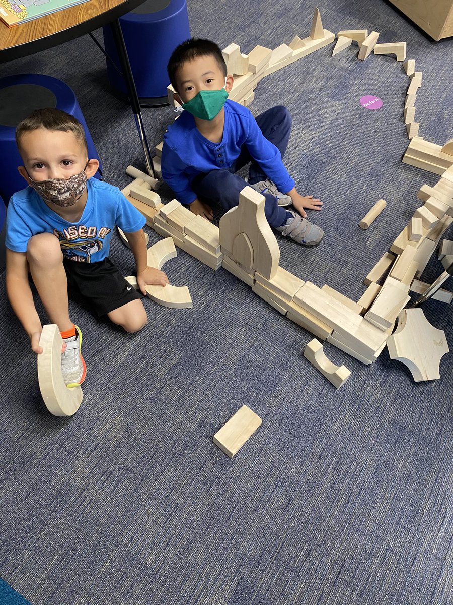 TeachGrowGlow's tweet photo. We had some STEAM pros during indoor recess today🤯🎉💙🐾 #TeachCreateMotivate #BengalPride https://t.co/rCv9LzqJIR