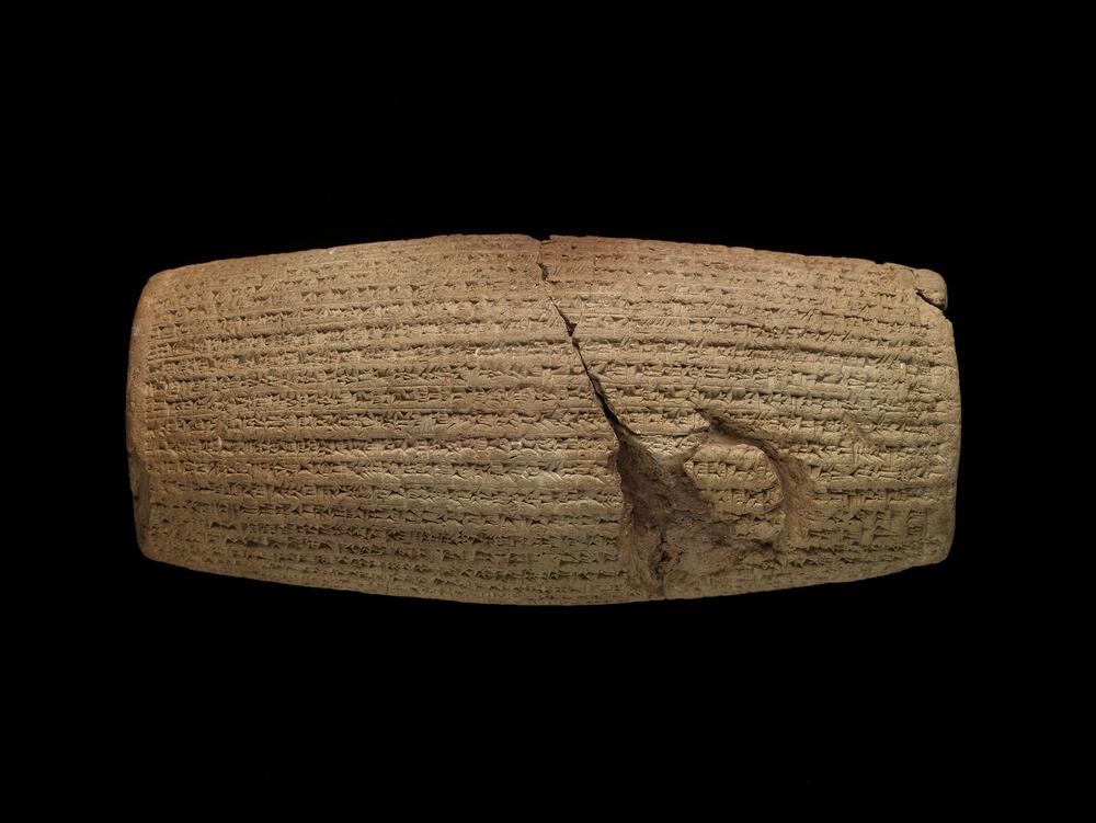 From the 1960s, the Cyrus Cylinder became a symbol of the benevolence of Iranian kings. It was formally recognized by the Pahlavi state as the first bill of human rights. At the time of the Celebrations, plaster casts were given to the UN buildings in New York and Geneva. (2/13)