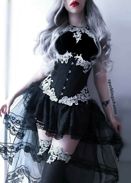 LillianneRiddle's tweet photo. #DaimonCard

La ropa de los cuatro cadáveres. https://t.co/oIO0WzRDG0