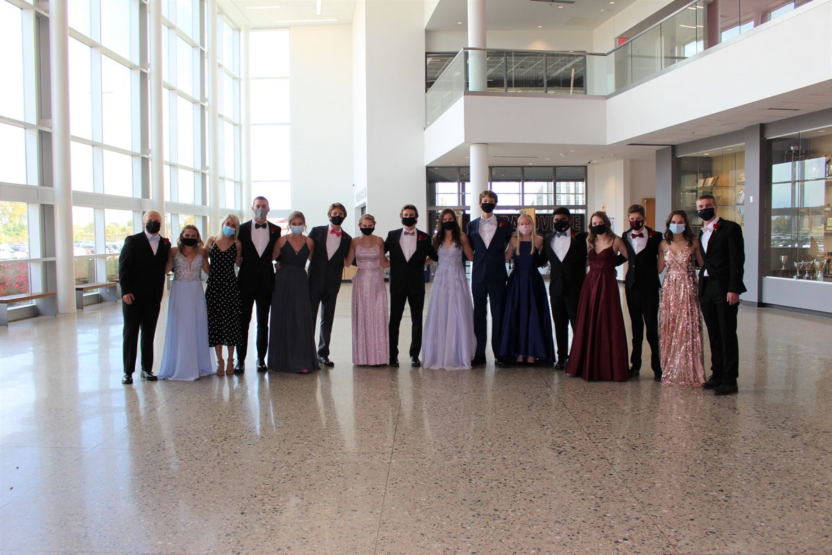 GrandvilleDawgs's tweet photo. Special congrats to our king and queen, Nolan Woodruff and Charli Sanchez! #homecoming2020 #bulldogfamily #wearegrandville https://t.co/8JPrrRur43