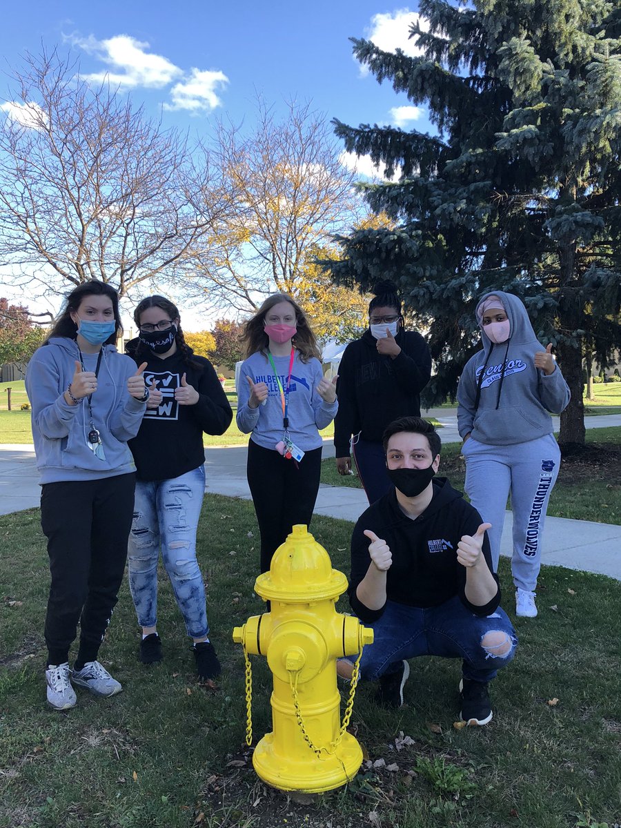 HilbertServes's tweet photo. .@HilbertCollege student volunteers painted fire hydrants for this weekโs #Service Friday activity! Check out Purple Briefcase for more Friday on-campus service opportunities! #theHilbertDifference https://t.co/pkQFrZUGNS