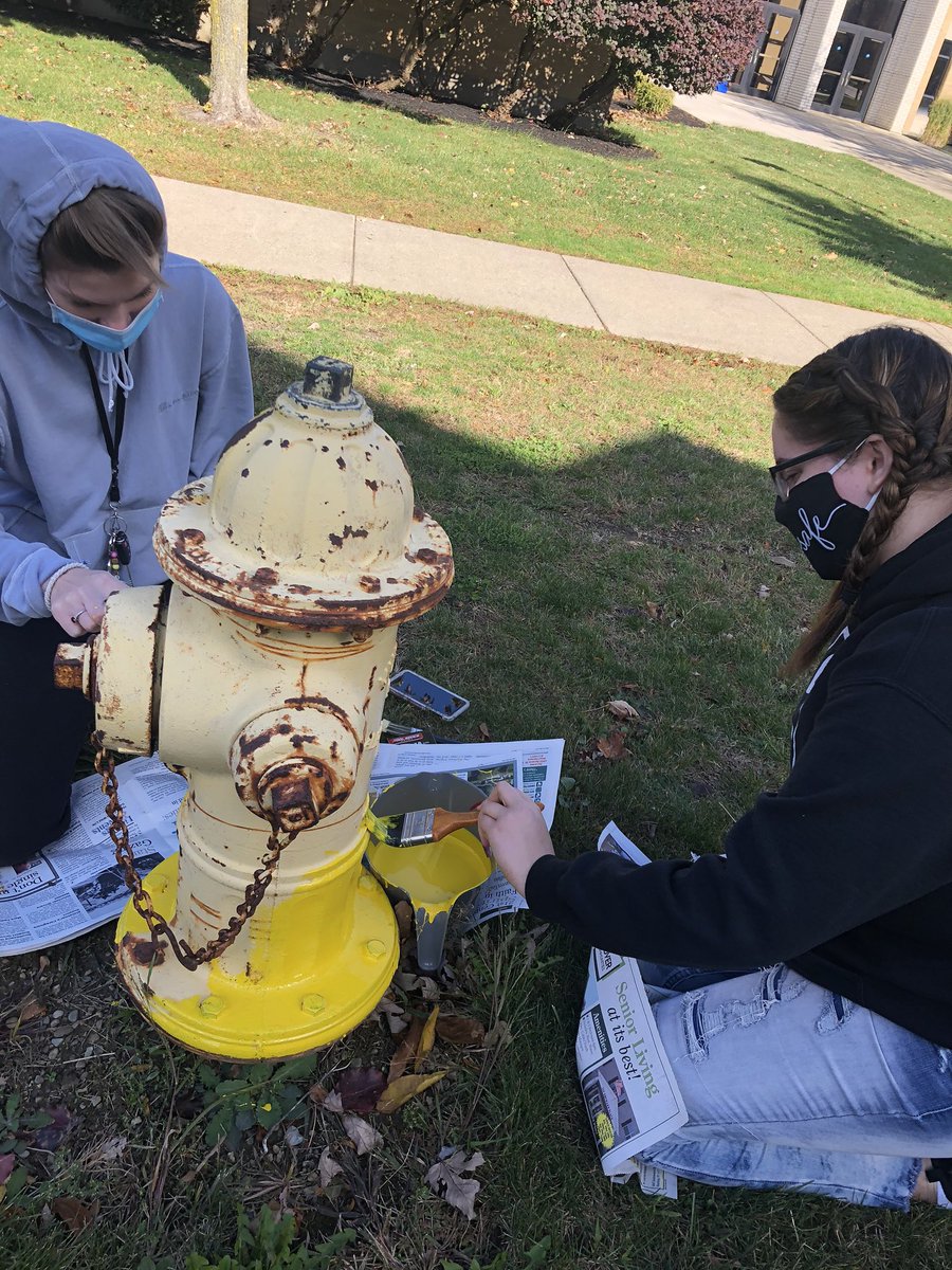 HilbertServes's tweet photo. .@HilbertCollege student volunteers painted fire hydrants for this weekโs #Service Friday activity! Check out Purple Briefcase for more Friday on-campus service opportunities! #theHilbertDifference https://t.co/pkQFrZUGNS