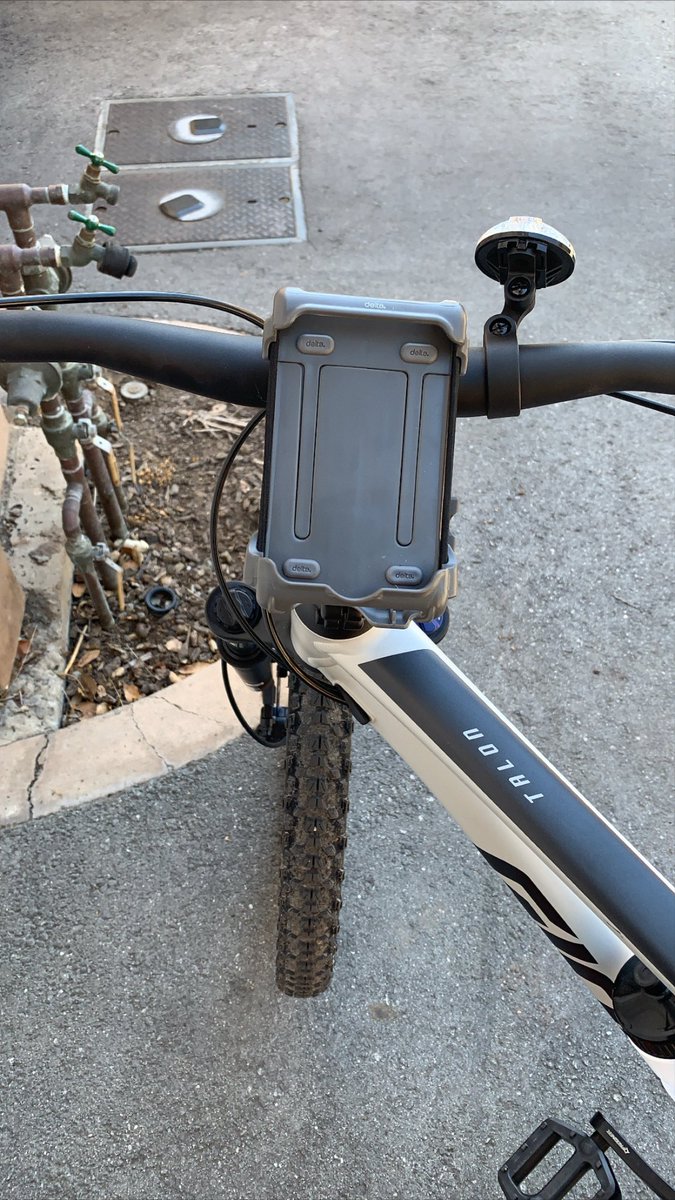 BritneyA25's tweet photo. How I’m getting to practice the rest of 2020 👀 #newwheelswhodis https://t.co/hpxV6ZJNnL
