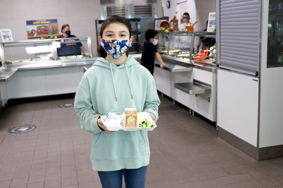 GeorgetownISD's tweet photo. Cafeterias look different this year, but students can count on GISD's nutrition services staff to provide nutritious, tasty meal options. We're proud to celebrate  #NationalSchoolLunchWeek! 
Read our story: https://t.co/J9JdfoBMW9
View more photos: https://t.co/rKsYDO386y https://t.co/4xUmkah2OR
