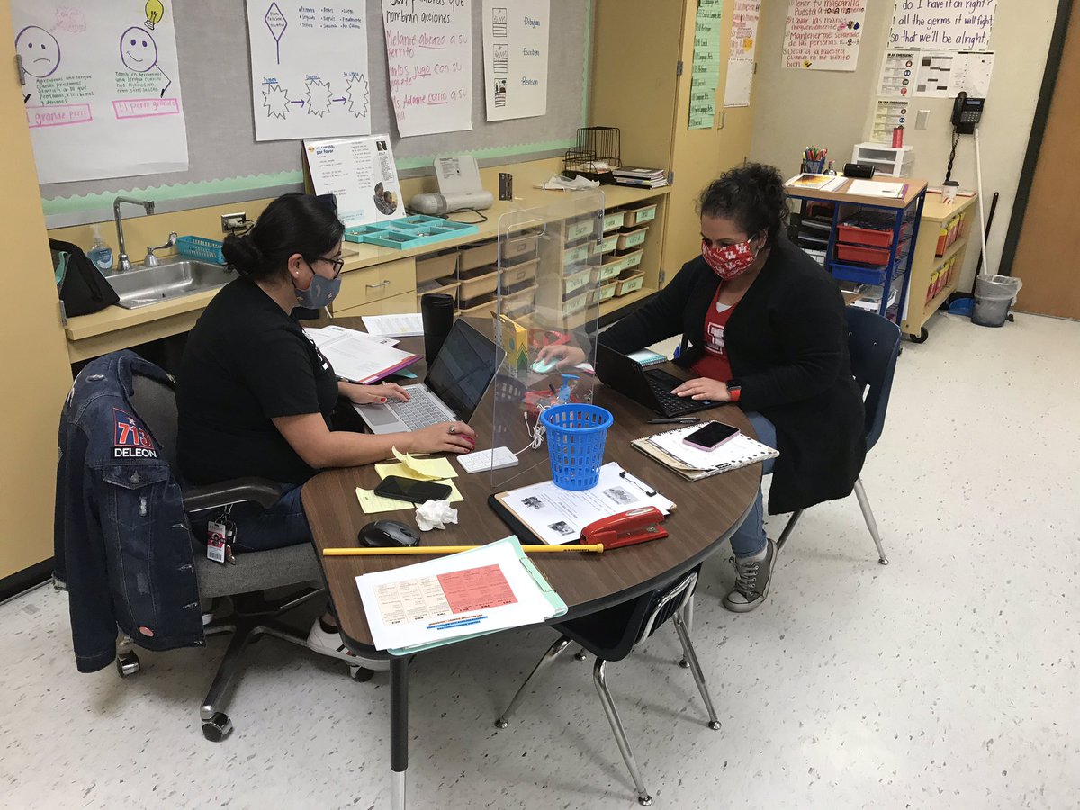 CarrollES_AISD's tweet image. Fist grade SLA working hard to plan their lessons! Working safe too! Notice the plexiglass in between them! What a great team @CarolinaAISD and @MariaChavez make. @SerjioMedina @ENJackson32 @DBrogee @AldineISD