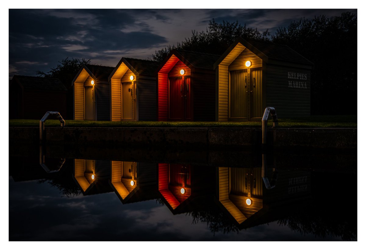 scotdrone's tweet photo. Looking through some old pics - always liked this one of the little beach huts at the marina beside the Kelpies 😁🐴🐴 #kelpies #thekelpies #helixfalkirk #falkirk #visitfalkirk #scotland #visitscotland #canalmagic #nikon https://t.co/T6BWFhdWfu