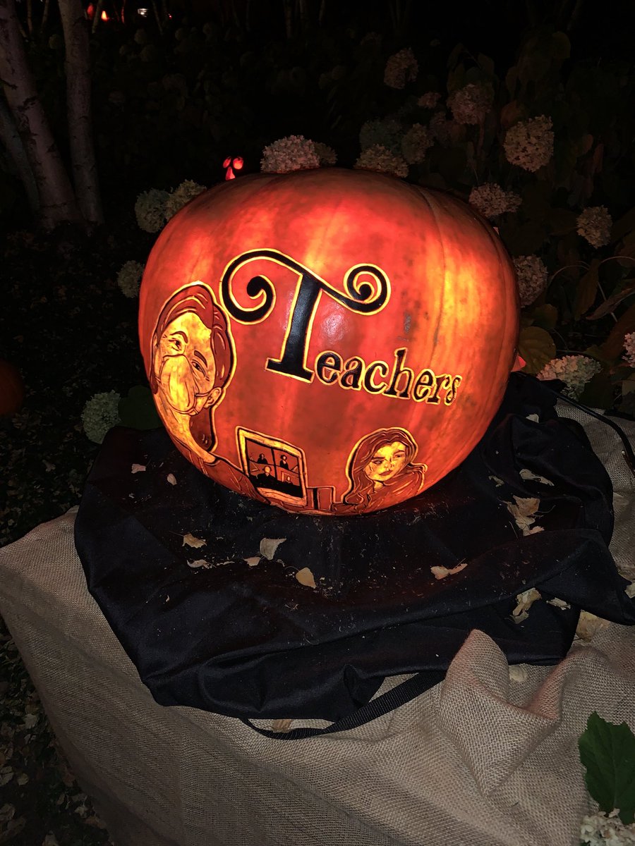 mileageplusmike's tweet photo. @chicagobotanic #Halloween lights. Impressive to see #bessiecoleman as well as #groceryworkers #HealthcareHeroes and #teachers honored in this creative way. Who knew you could carve a 😷 on a 🎃 let alone an ✈️? #safeoutside. #WearAMask. https://t.co/CvOMIMipNI