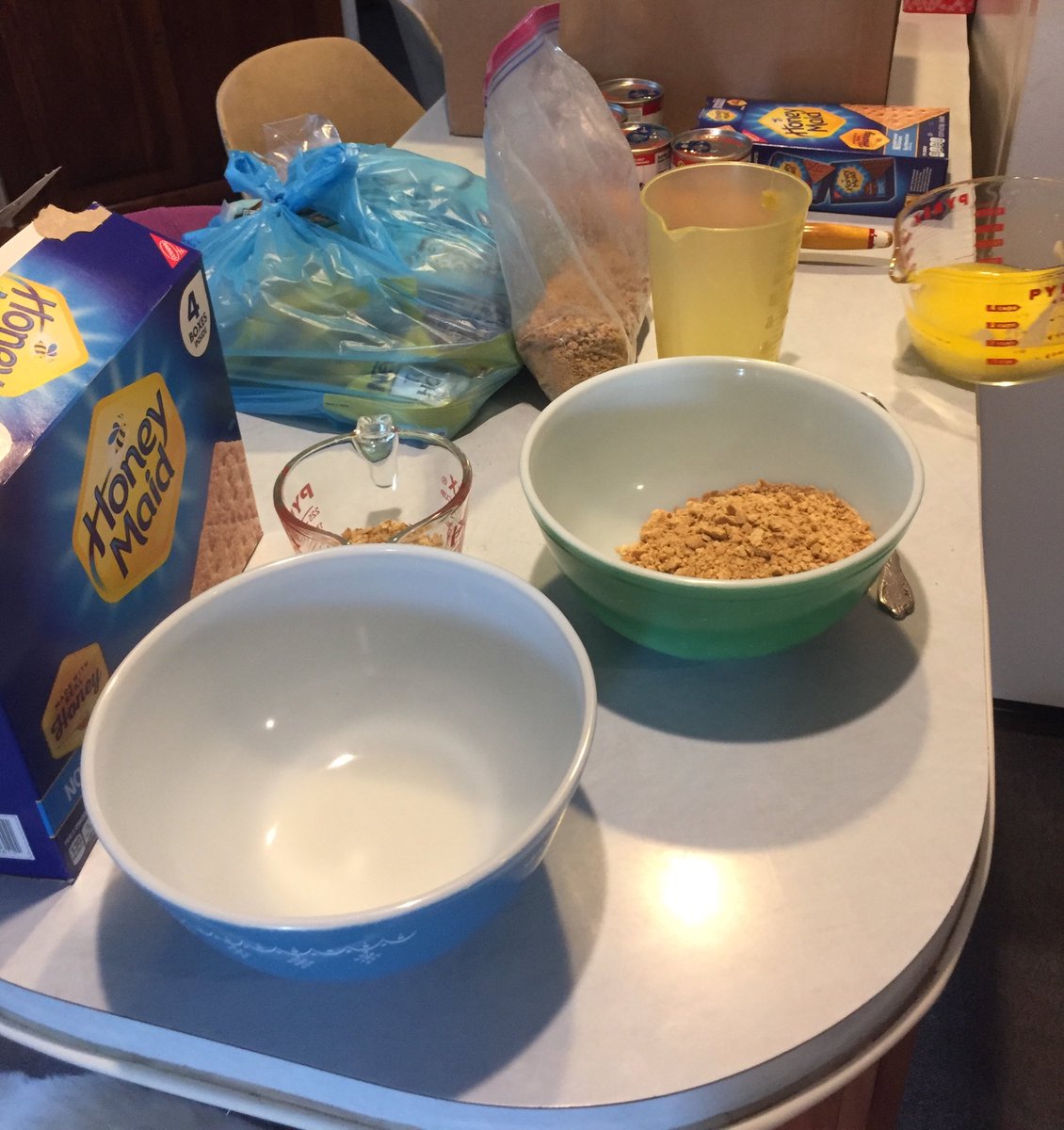 criswinter412's tweet photo. Itβs a Burgh thing! Making cookies for some upcoming nuptials. The famous Pittsburgh Wedding Cookie Table! πͺπΎπ₯πβ€οΈπ #Pittsburgh #weddingcookietable #cookietable #itsaburghthing #cookies #MagicBars #7layercookie https://t.co/15jf2ViRiK