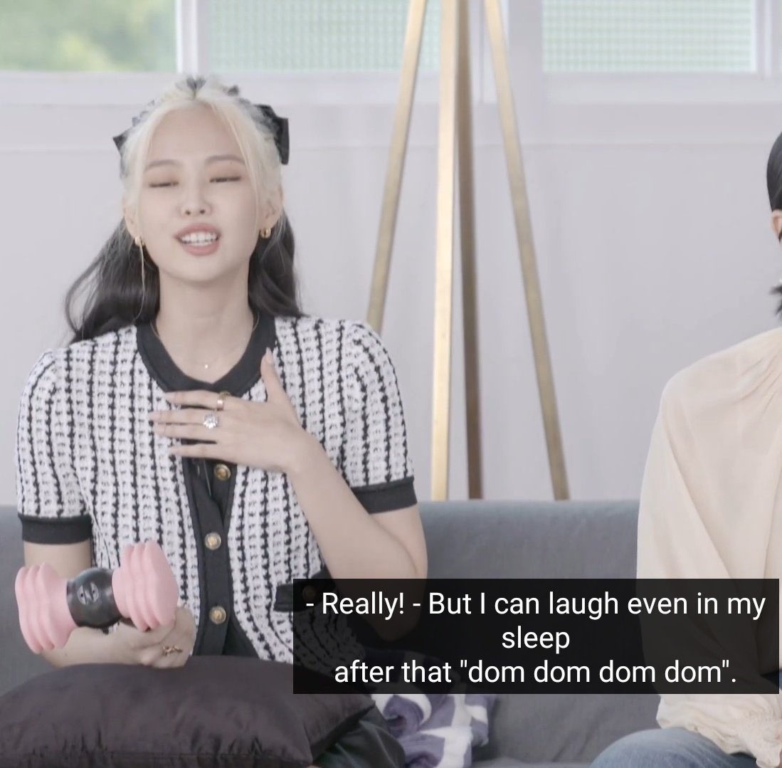 WHEN SHE SAID JISOO MAKES HER LAUGH EVEN IN HER DREAMS. YES JISOO LIVES IN JENNIE’S MIND RENT FREE. 
