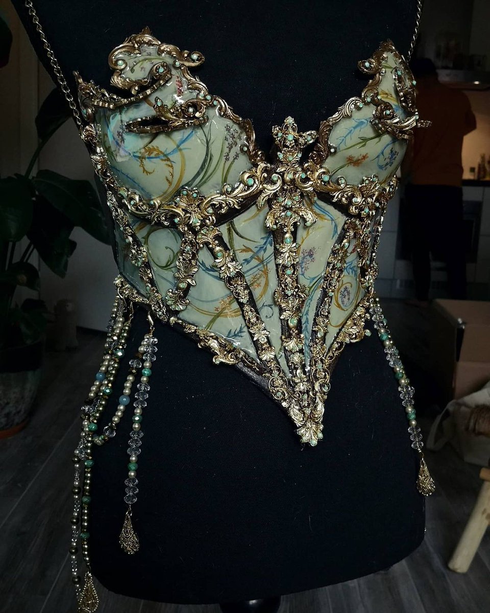cyberglittter's tweet photo. corsets by candy makeup artist https://t.co/S3nmBTO5Ic