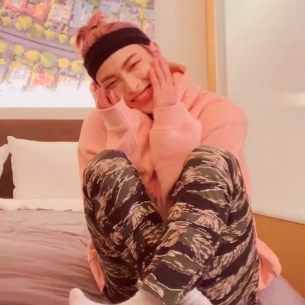 DenieEdits's tweet photo. Who is the REAL Kim Hongjoong ( lgbtq+ supporter , anti-racist , youth/ peace ambassador , best leader) 
A heartwarming thread;

#ateez @ATEEZofficial #hongjoong https://t.co/0UJzrpEMgq