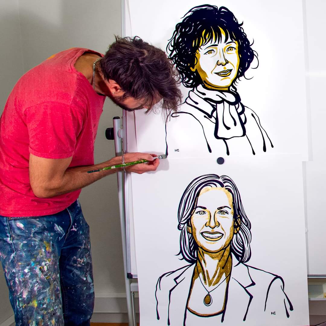 SciComm_India's tweet image. Discover the person behind the striking illustrations of the 2020 Nobel Laureates.

👉Meet Artist @NiklasElmehed.

Here Niklas is painting the portraits of two new Chemistry Laureates,  Emmanuelle Charpentier and Jennifer Doudna.
Via @NobelPrize 
#scicomm #NobelPrize2020 #SciArt