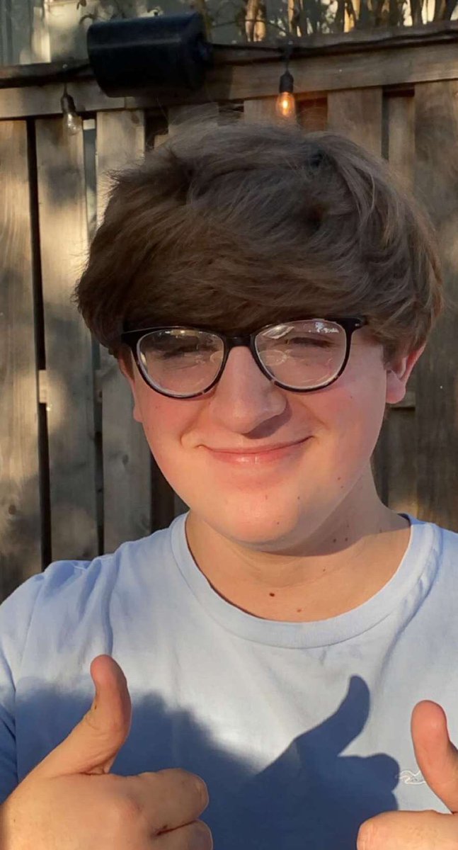 andrewnoah___'s tweet photo. Why do I look like this https://t.co/FPmItz6UnU