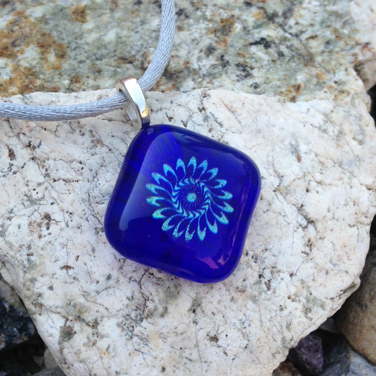 KilnKarma's tweet photo. SOLD! ￼￼🎉
So happy this #necklace just found it’s new owner! #Thankful 

Find your favorite at https://t.co/zboqyFmacE

#Jewelryforher #shopping #etsyseller #fusedglass #handmade #handmadejewelry #jewelry https://t.co/6VIJUN62hh