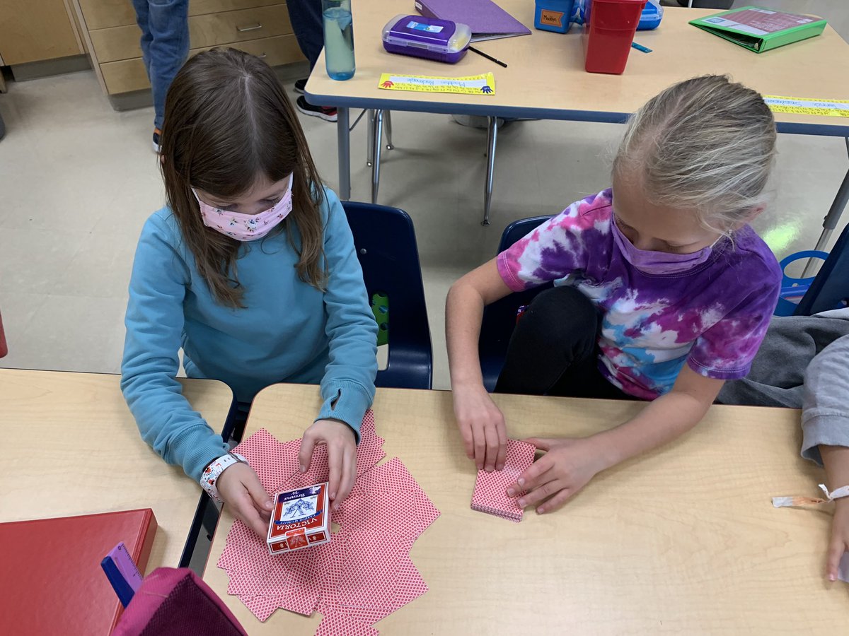 zoe_zoeskene's tweet photo. Learning a new math game in grade 2. #handsani #masks @TerraceRidgeSch https://t.co/691hWIXZJM
