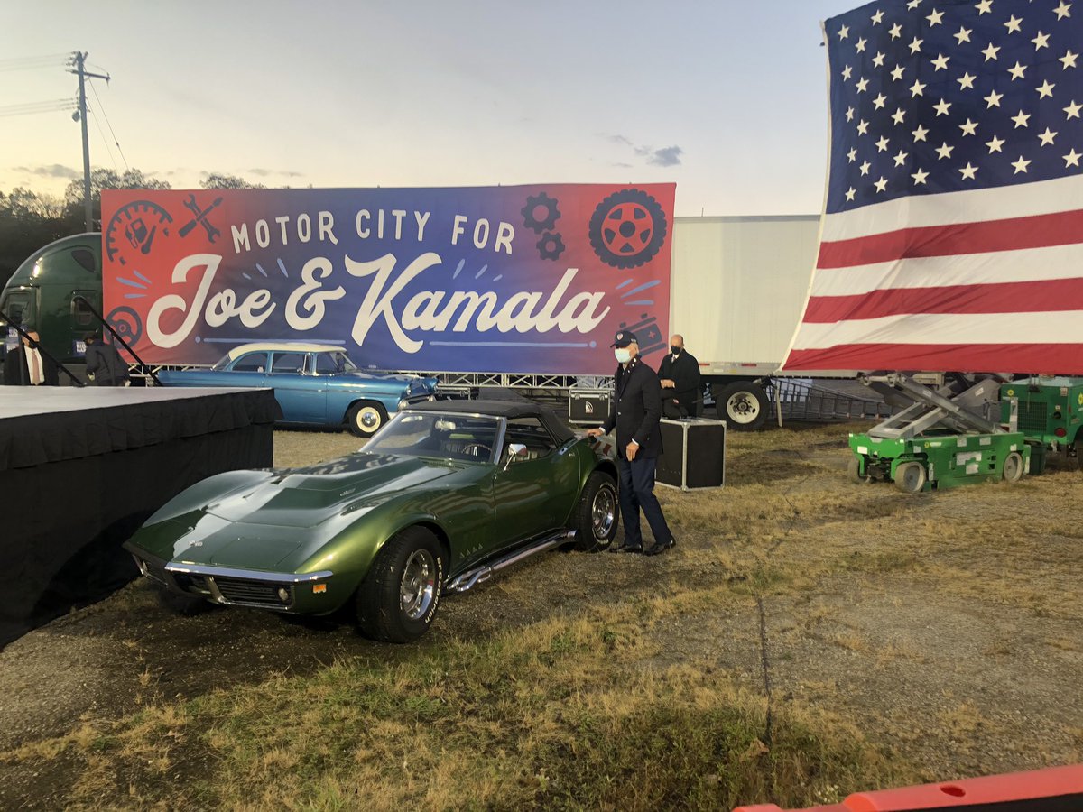 Tyler Pager On Twitter Joe Biden Tried To Get Inside This Corvette Before Giving His Speech At His Drive In Rally In Detroit The Car Was Locked But Biden Was Very Excited To