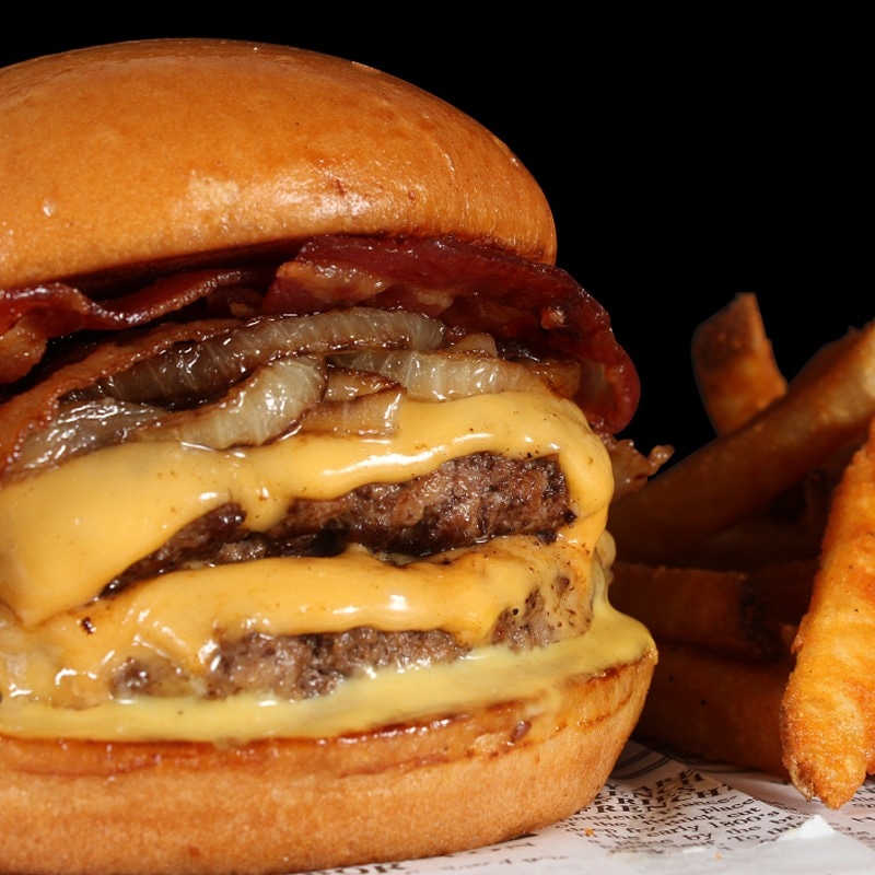 ChefPepperRD's tweet photo. ¿Qué hacer un viernes en la noche? 😎 Ordenar una deliciosa Juicy Burger y ver tu serie favorita.🕺🏻💃🏻
Ordena por Chef Pepper App o en línea https://t.co/U1R7ImizW6 📲
Delivery disponible hasta las 10:00pm
#ChefPepper #ChefRecommends https://t.co/B8wnHQt9Je