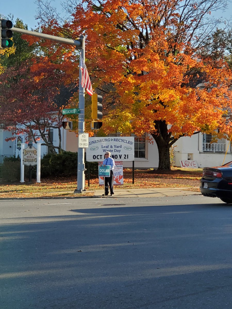 JohnDolan2020's tweet photo. PERFECT WEATHER YESTERDAY FOR STANDING OUT IN #LUNENBURG AND #STERLING!  Thanks for the encouragement as we head to the finish line. Your vote is your voice...speak up for positive change! https://t.co/6xwdjAEfdZ