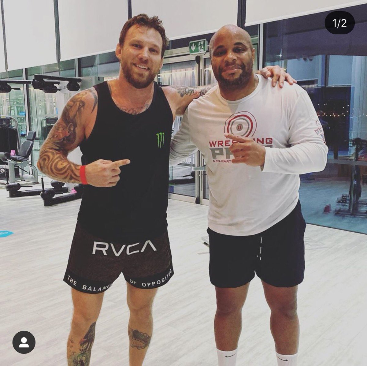 Hey thanks for the work @bigwoodmma702 I appreciate the work my man. Good pad work out on #fightisland in the middle of the night. https://t.co/Hzx082ijoB