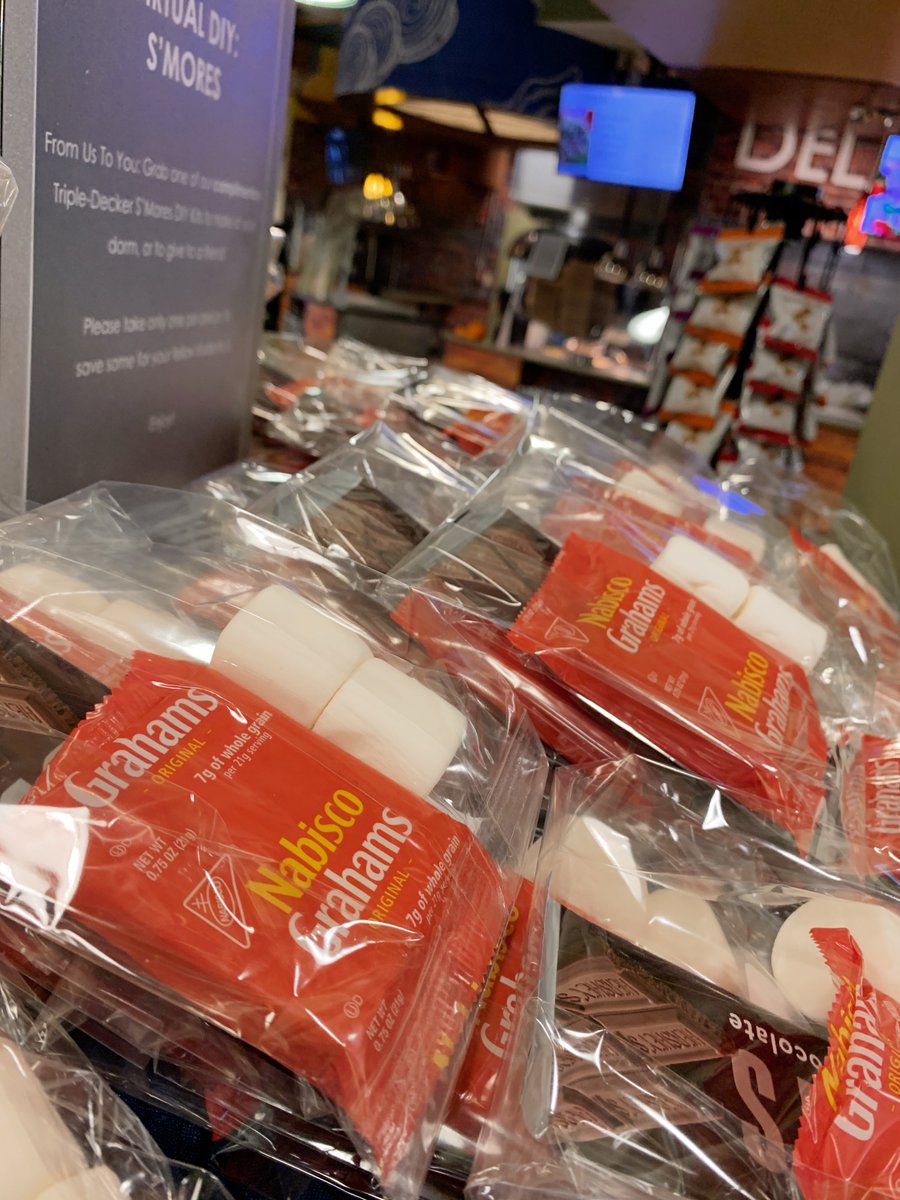 QUDining's tweet image. Don't forget to stop by Cafe Q or York Hill tonight for our first Virtual DIY of the semester, where you'll be able to get your FREE kit to make triple-decker s'mores in your dorm, or to give to a friend! Hurry while supplies last 😎
