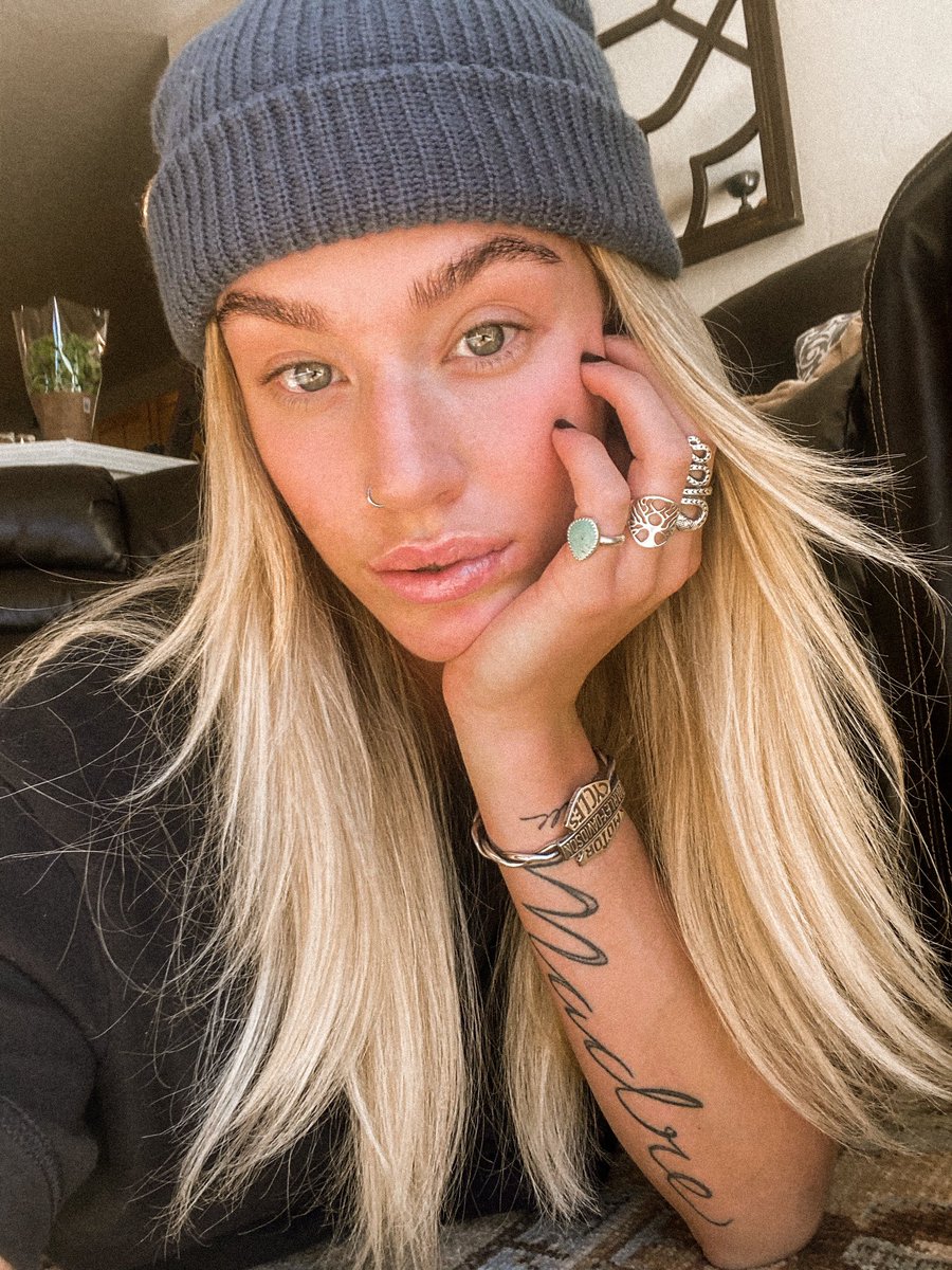 ashxharrs's tweet photo. In a mood https://t.co/ta2LrD5C3F