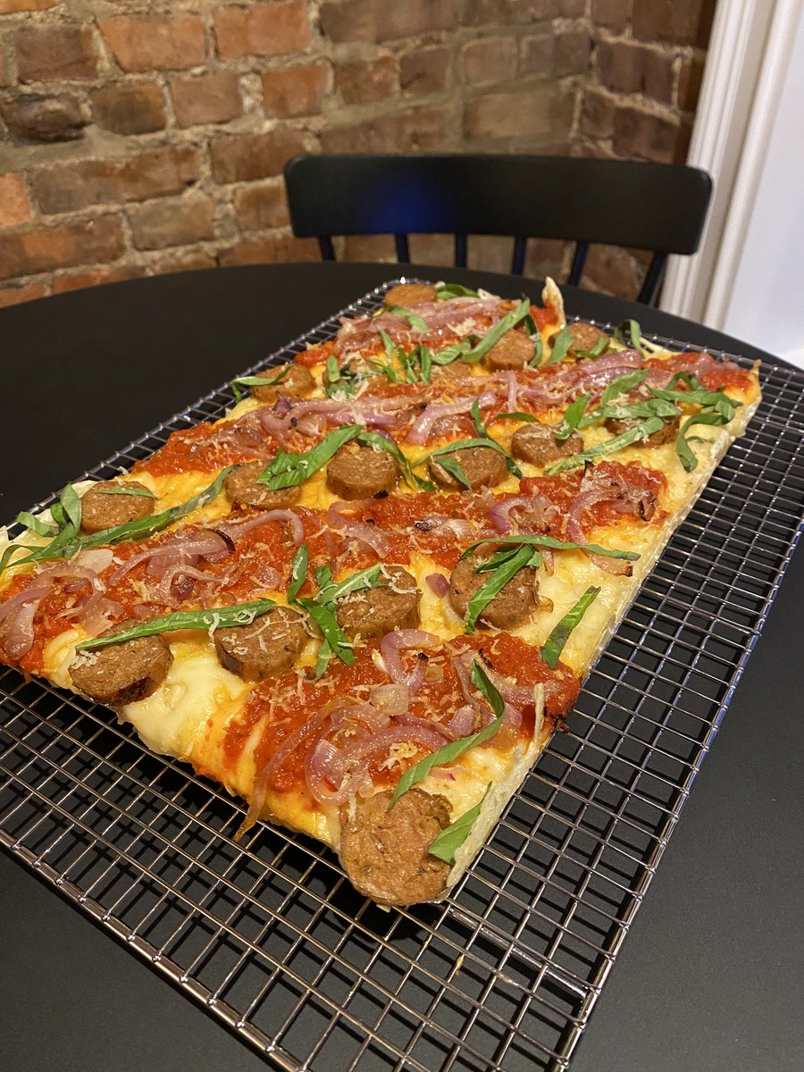 parmajohnnny's tweet photo. getting my detroit style pizza technique in order for this friday night homemade pizza night 

#detroitstylepizza 
#whatveganseat
#veganrecipes
#veganpizza
#plantbased
#veganfood
#ditchdairy 
#foodporn
#parbake
#veganaf
#foodie
#vegan
#pizza 
#dsp https://t.co/cD2eD2hUFi