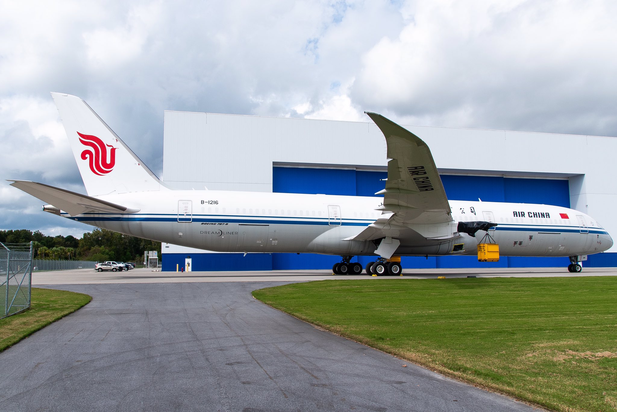 Photo by BoeingSCSpotter