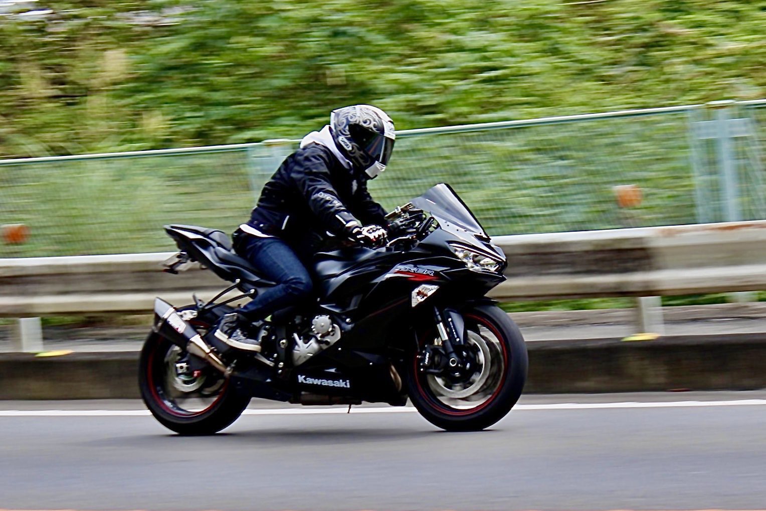 Arai 赤と黒のバイクがかっこいい T Co Jz4yvknubr Twitter