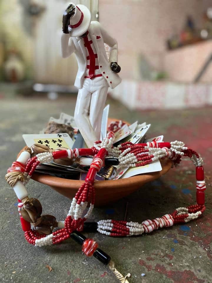 exusincero's tweet photo. Não é o amor que faz o homem
são as atitudes que ele tem 
Malandro quando desce a ladeira 
Otário se ajoelha e diz amém ♦️♠️ https://t.co/FwqaRJuQSP