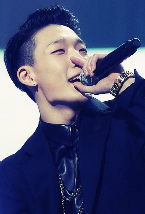(2/?)At the end of the show Bobby won the recognition of Top Rappers and became the winner beating Vasco, who has been a rapper for more than 12 Years. Bobby gets a lof of criticisms from the other contestants because he’s from big company and an idol rapper +