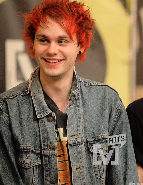 Hey guys! Here’s a simple thread of red hair Michael because I know how much you guys love him! <3