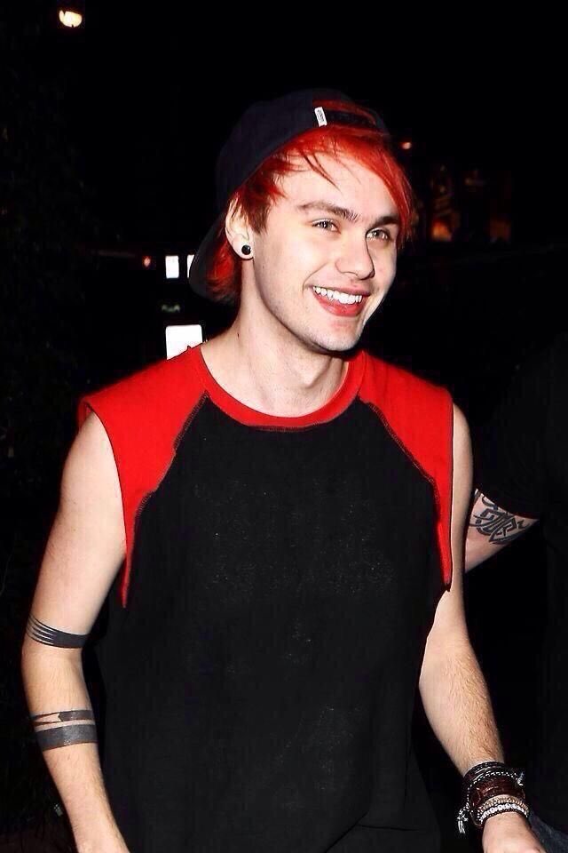 Hey guys! Here’s a simple thread of red hair Michael because I know how much you guys love him! <3