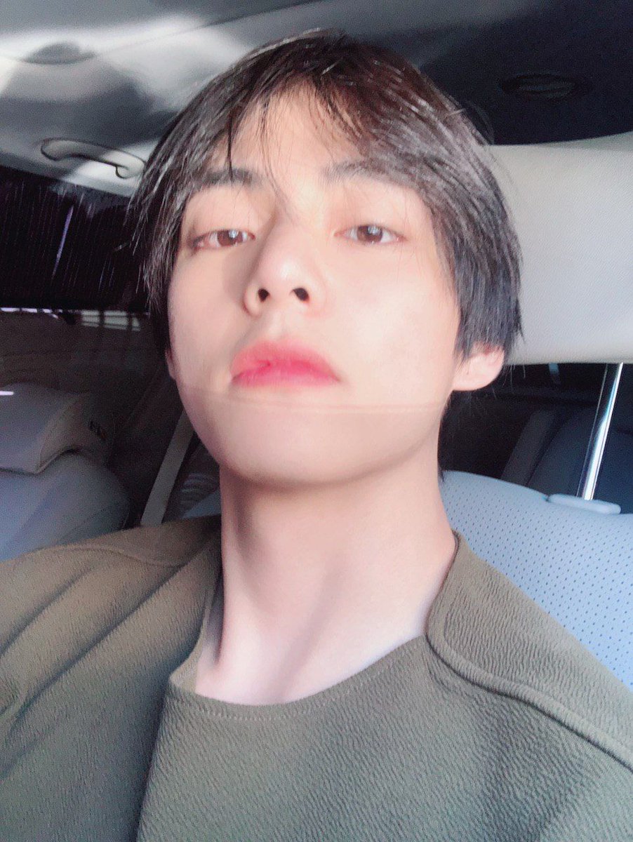 kimshe01's tweet photo. Tae with his random side😂 #ItsVynamite #Sherialbum https://t.co/DZU0Pdblgl
