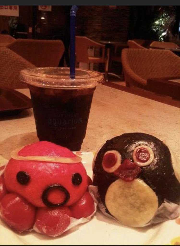 阿部清子 池袋サンシャイン水族館には かつてアラモアナカフェという非常に面白いレストランがあった 水族館の企画に沿った珍しいメニューがシーズン毎に登場したものだ ピラニア素揚げとか これはペンギンまんとタコまん 美味しかったし可愛すぎた