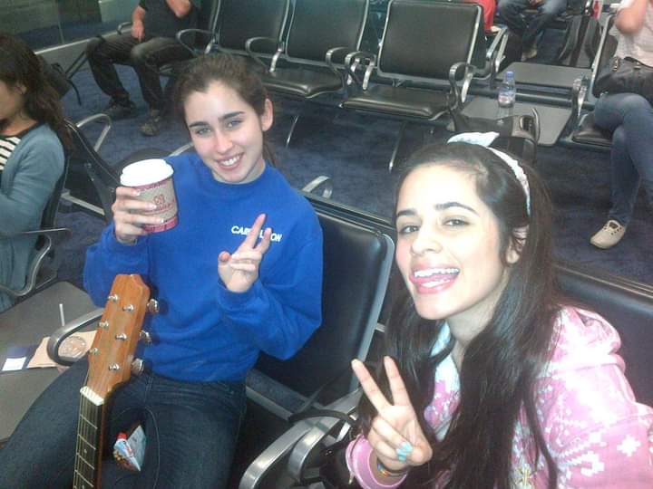 daniela_yerves's tweet photo. #8yearsofICY #yellowfeels #itscamrenyo
-"it's camren yo"
-"Hi lauren"
"Hi camila"
-"Mine is lauren"
-"Ellas la llaman mila, yo la llamo camz"
"Es por qué tu eres especial para mí"
-"Esta hermosa chica que voy a presentar tiene los más hermosos ojos esmeralda en todo el mundo" https://t.co/UaZ1zj1yXZ