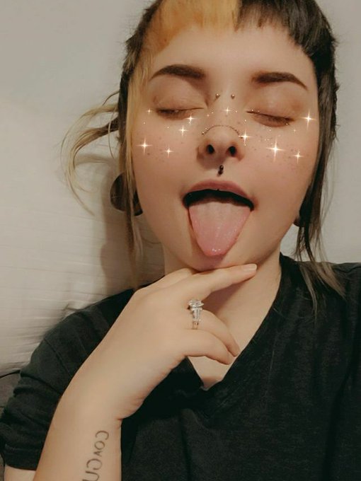 In case you haven't seen my haircut 🦇 https://t.co/cCo2AAd1A7<a href="/tag/onlyfans"class="tags"><span>#onlyfans</span></a>