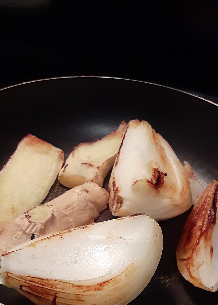 Th3lif3ofKim's tweet photo. #MySecretRecipeIncludes
Having ingredients in the same places so I can remember them๐
also charred onions and ginger.. https://t.co/3149EPxpvd