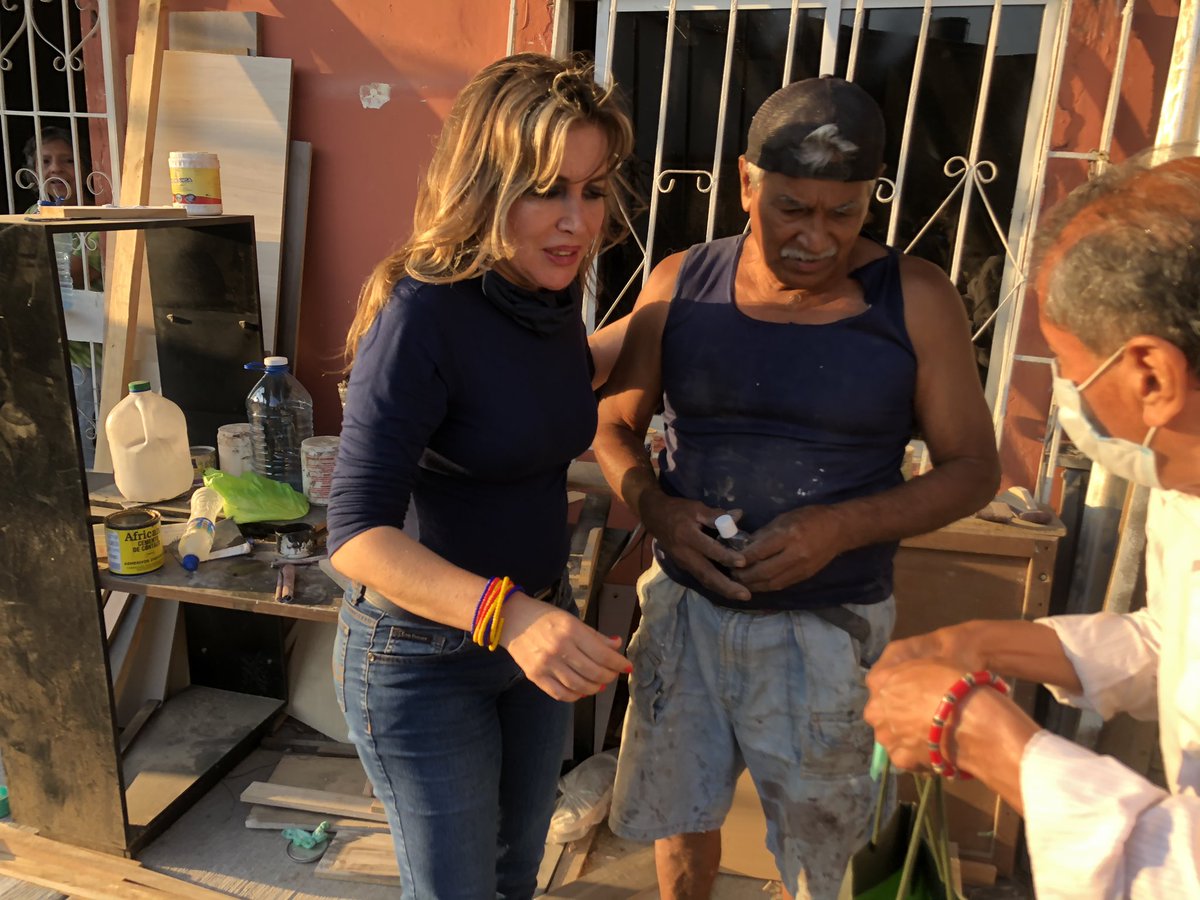 geraldineweberm's tweet photo. *Puerta a Puerta* Recorrimos con gran alegría la Av. 25 de Julio y Las Esclusas, Coop. Flor del Guasmo. Gracias por su cariñoso recibimiento, cuenten con nuestro respaldo. #SomosLa6 #ProgresoEnLibertad #GeraldineAsambleista2021 #Todo6 https://t.co/n00wQc5TbU