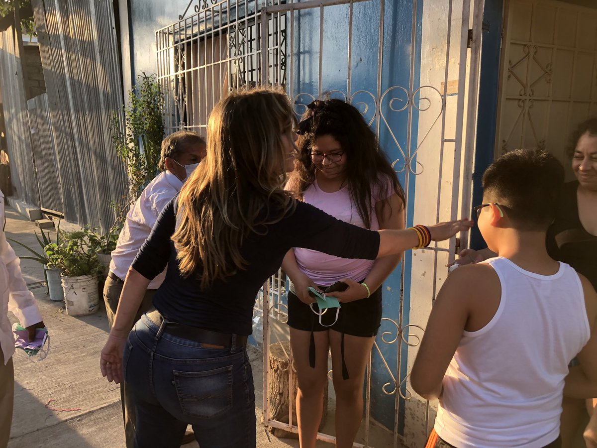 geraldineweberm's tweet photo. *Puerta a Puerta* Recorrimos con gran alegría la Av. 25 de Julio y Las Esclusas, Coop. Flor del Guasmo. Gracias por su cariñoso recibimiento, cuenten con nuestro respaldo. #SomosLa6 #ProgresoEnLibertad #GeraldineAsambleista2021 #Todo6 https://t.co/n00wQc5TbU