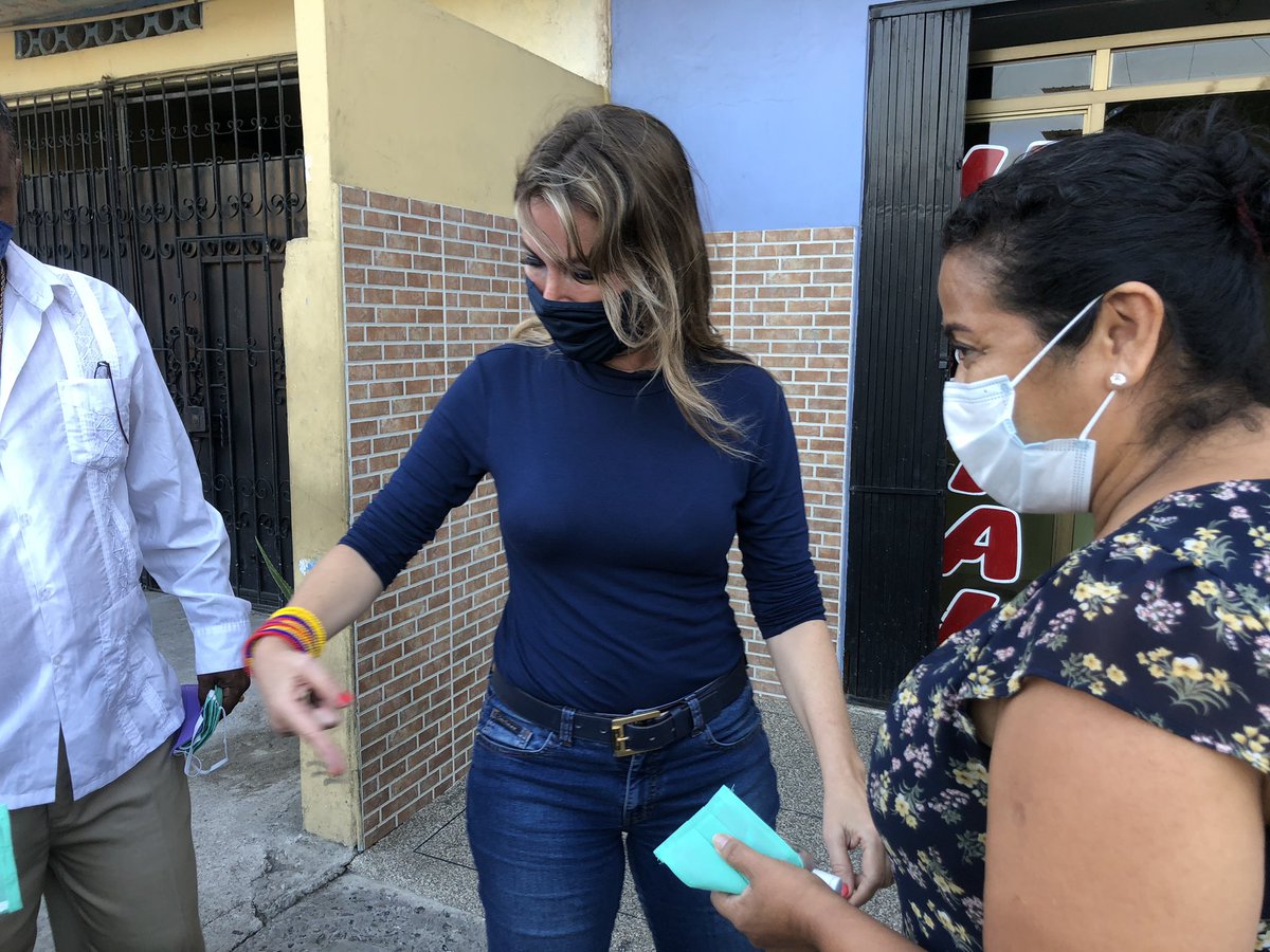 geraldineweberm's tweet photo. *Puerta a Puerta* Recorrimos con gran alegría la Av. 25 de Julio y Las Esclusas, Coop. Flor del Guasmo. Gracias por su cariñoso recibimiento, cuenten con nuestro respaldo. #SomosLa6 #ProgresoEnLibertad #GeraldineAsambleista2021 #Todo6 https://t.co/n00wQc5TbU