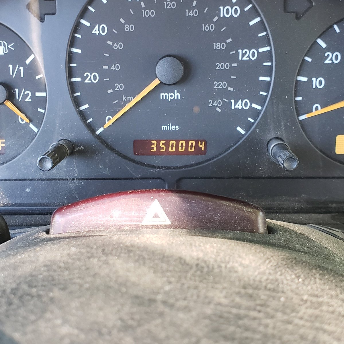 LaramieRamJay's tweet photo. Officially hit 350,000 miles on my 2003 Mercedes-Benz ML500, W163. 
#MercedesBenz @MercedesBenzUSA @MercedesBenz #ML500 #mercedes https://t.co/qOcpejrTGC