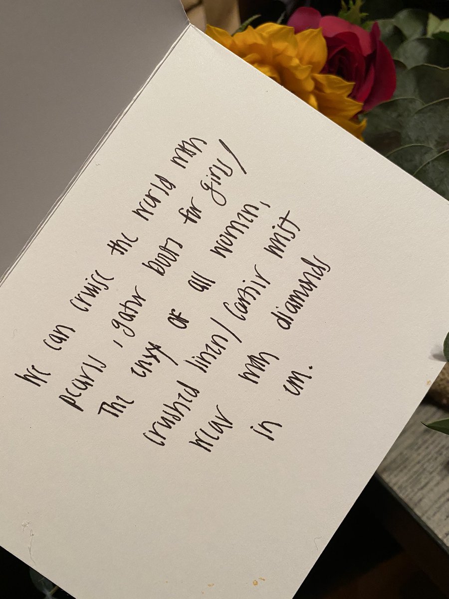 Alex_Washington's tweet photo. If you like her #detroitflowerco her.
Listen, Iโve been dropping HARD hints with my boyfriend ๐
All I saw was burlap wrapping on the Ring and came flying home to get them off the porch.
Theyโre beautiful.
cc: @_JaNyeAiko https://t.co/iso5uQtgLC