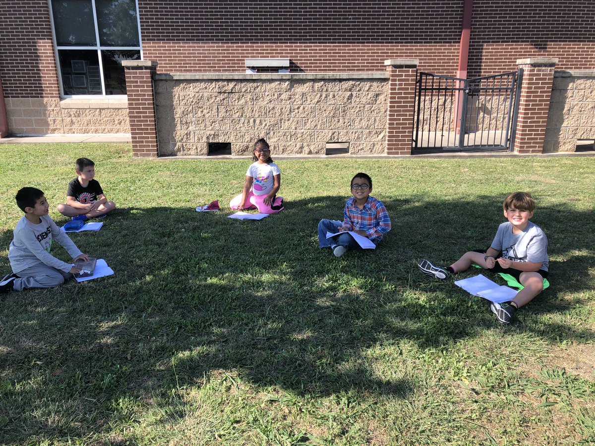 MsFlemister's tweet photo. Writing time outside today enjoying the beautiful weather! ☀️@CastlemanCreek https://t.co/praESK3qQP
