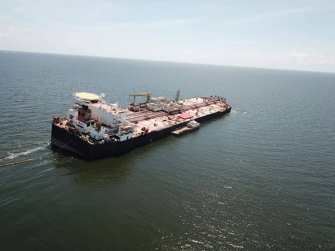 ffostt1's tweet photo. Nabarima Sinking Confirmed! #ffos #nabarima #oilspillthreat #urgent https://t.co/b5FWVcJgJD https://t.co/CZoih1WuVp
